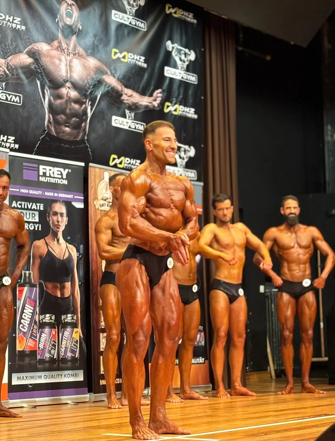 Driton Mula — Natural Pro Athlet auf der Bühne